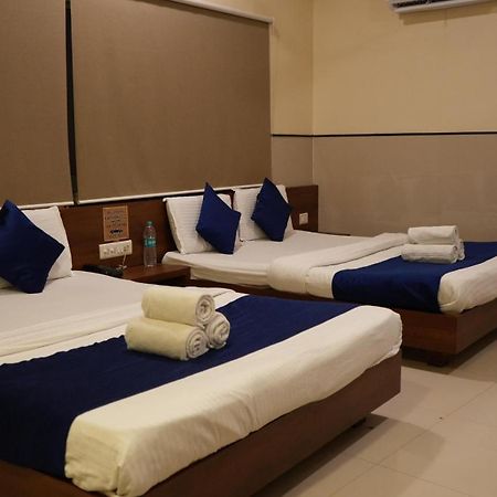 Hotel Satyug Uddzsaín Kültér fotó