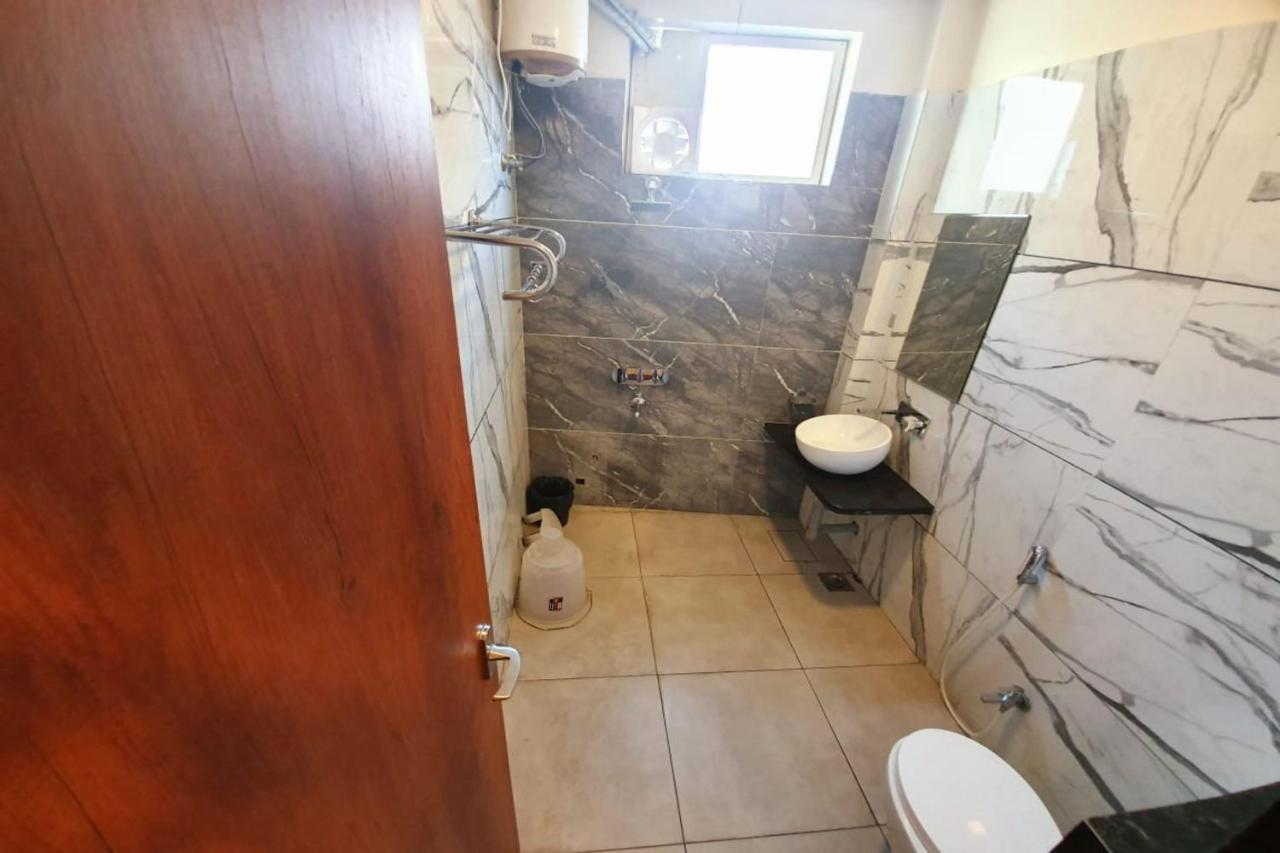 Hotel Satyug Uddzsaín Kültér fotó