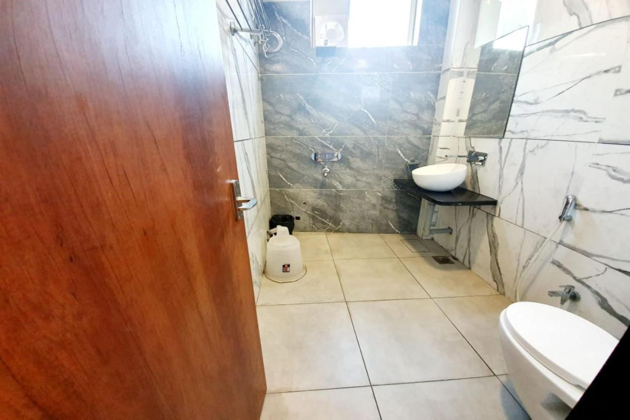 Hotel Satyug Uddzsaín Kültér fotó