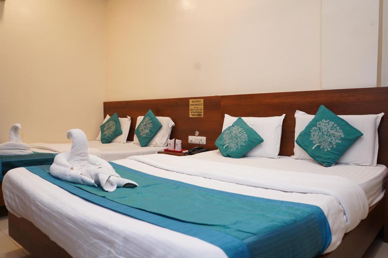 Hotel Satyug Uddzsaín Kültér fotó