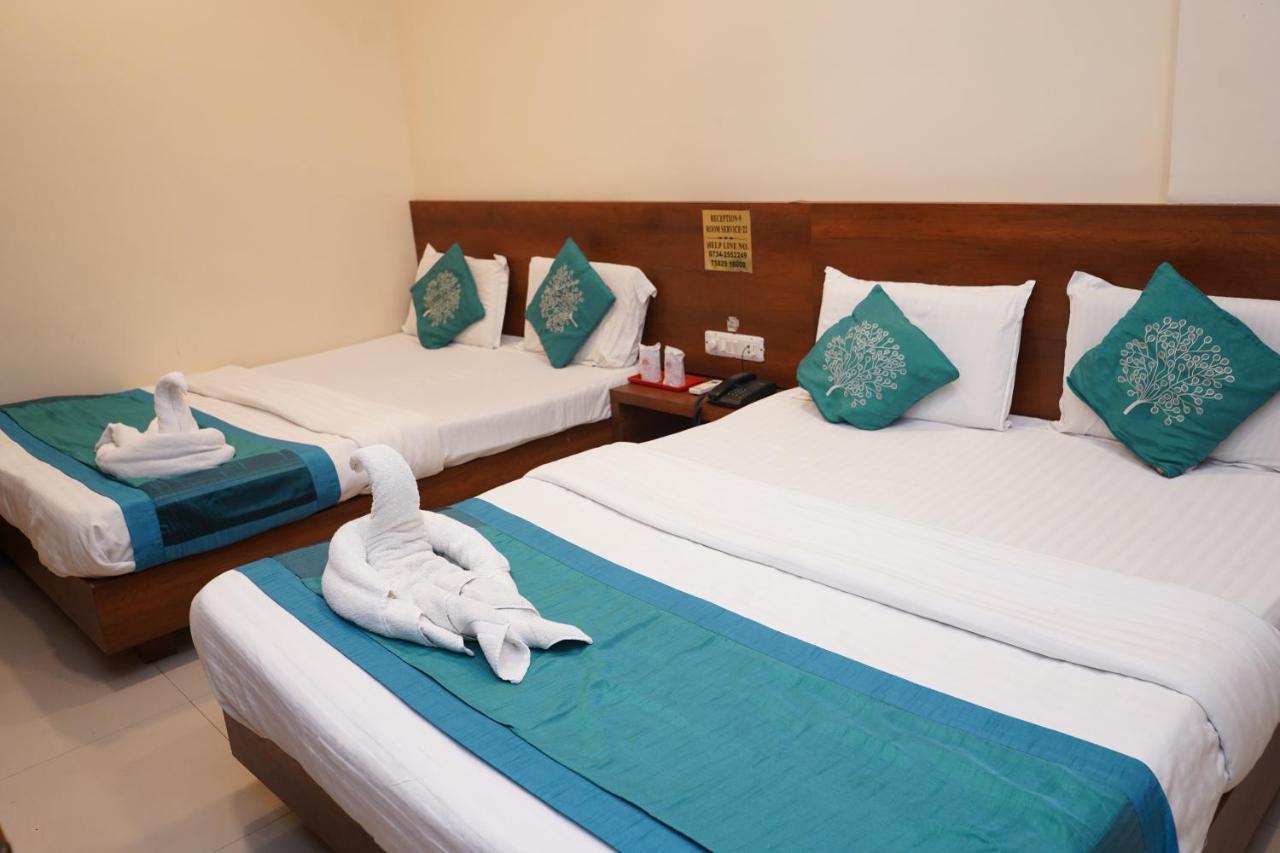 Hotel Satyug Uddzsaín Kültér fotó