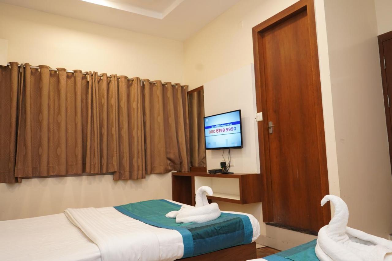 Hotel Satyug Uddzsaín Kültér fotó