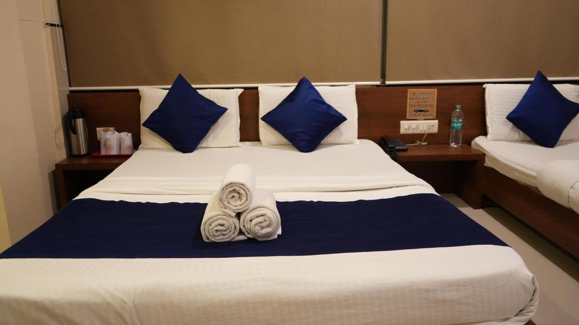 Hotel Satyug Uddzsaín Kültér fotó