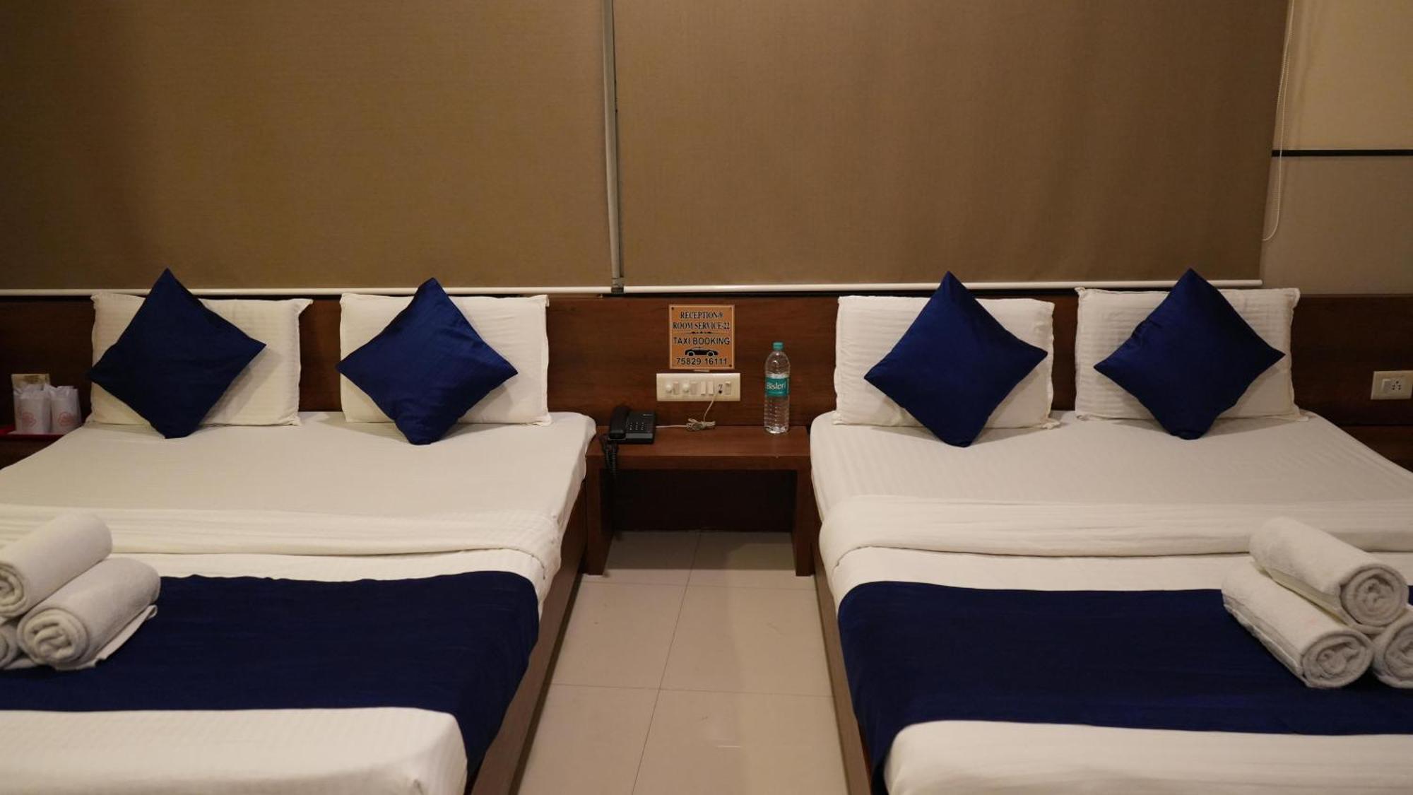 Hotel Satyug Uddzsaín Kültér fotó