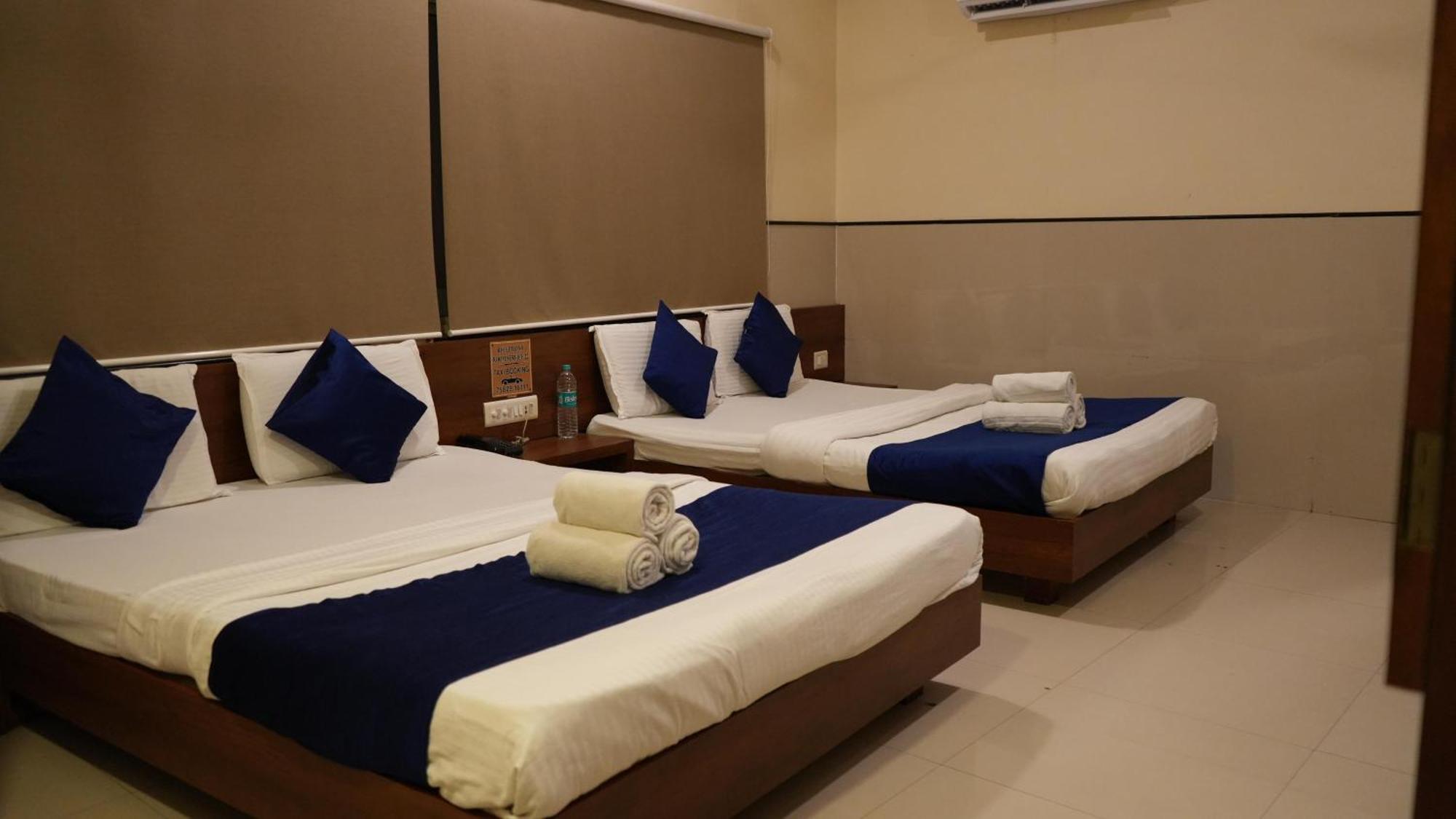 Hotel Satyug Uddzsaín Kültér fotó