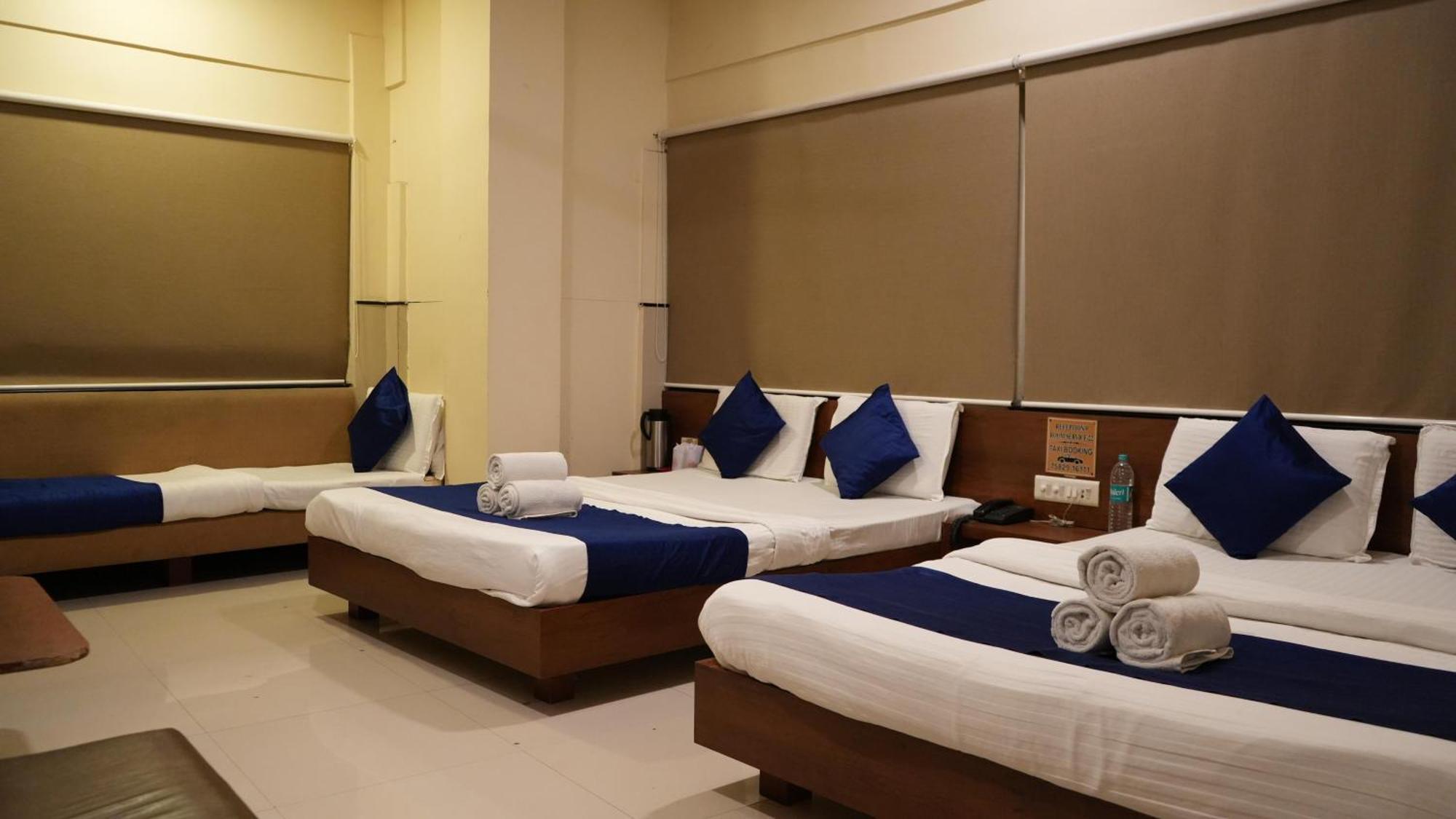 Hotel Satyug Uddzsaín Kültér fotó