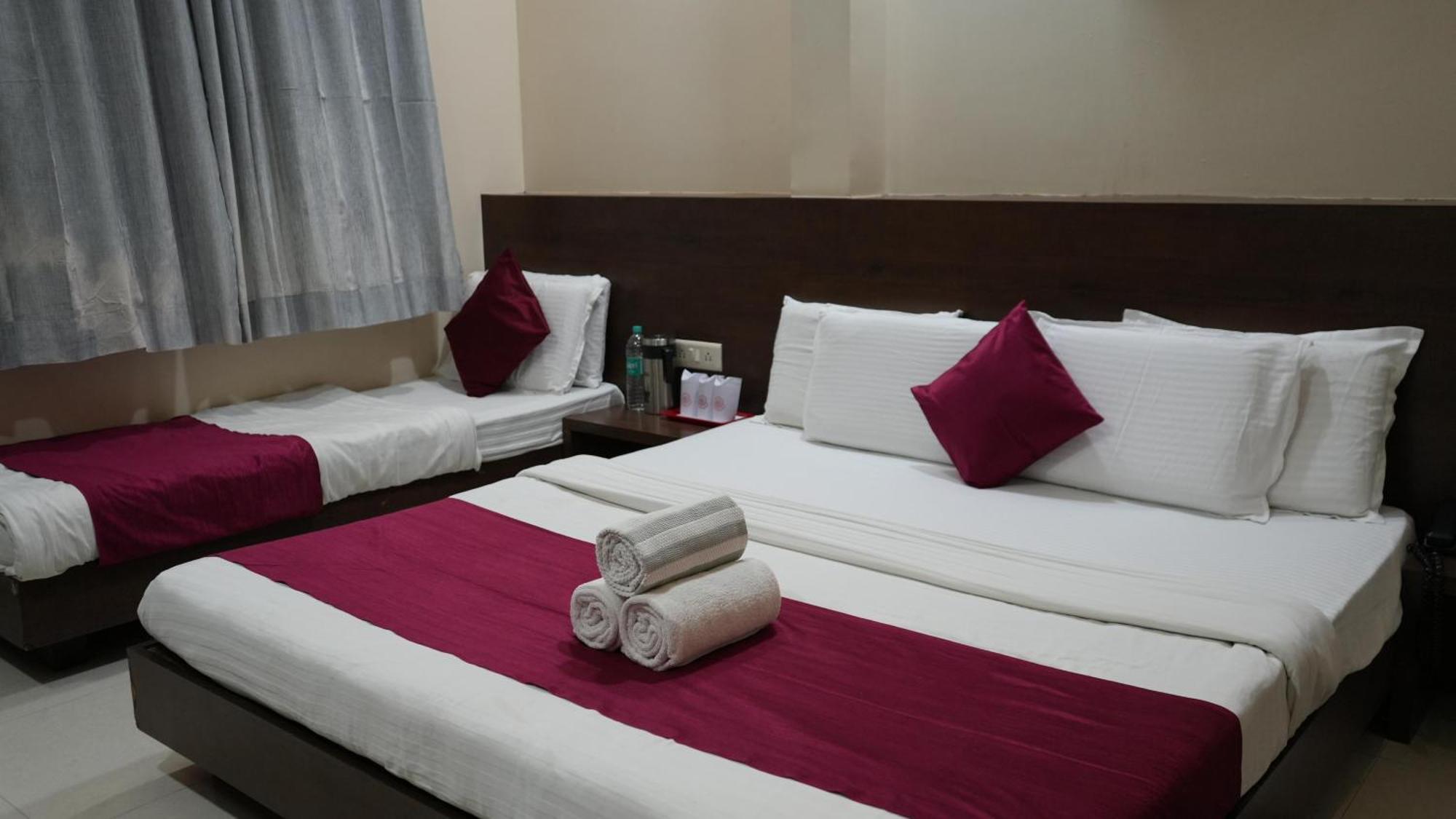 Hotel Satyug Uddzsaín Kültér fotó